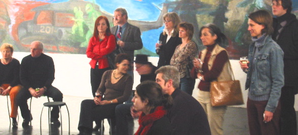 gallery crowd